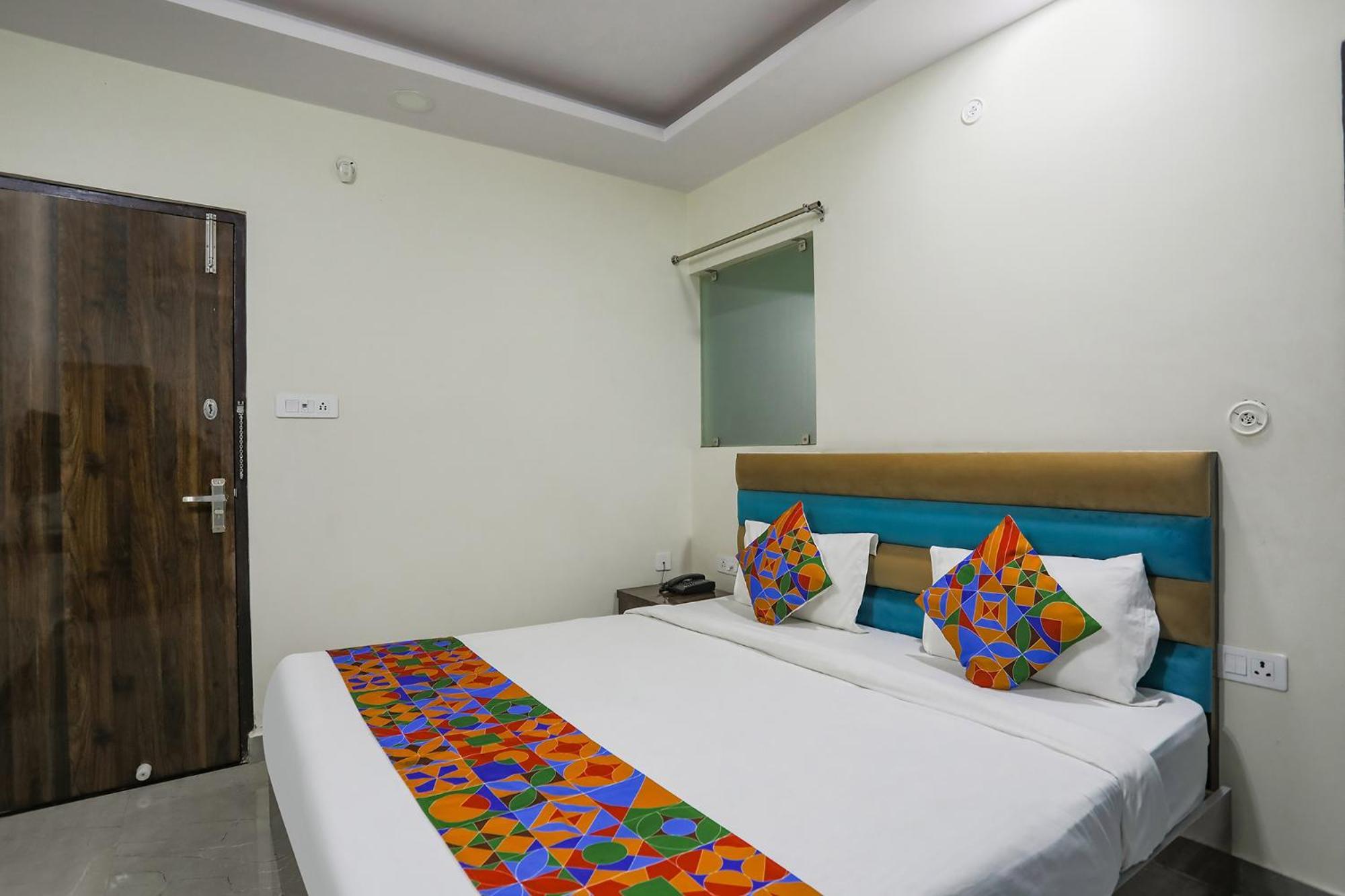 Fabhotel Sm Palace Chinhat 外观 照片